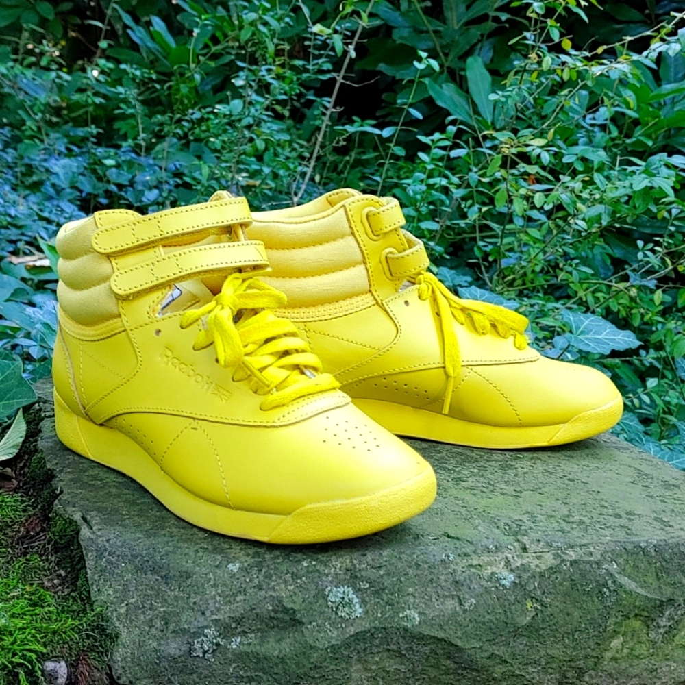 Yellow Reebok Classic high-top sneakers size 6